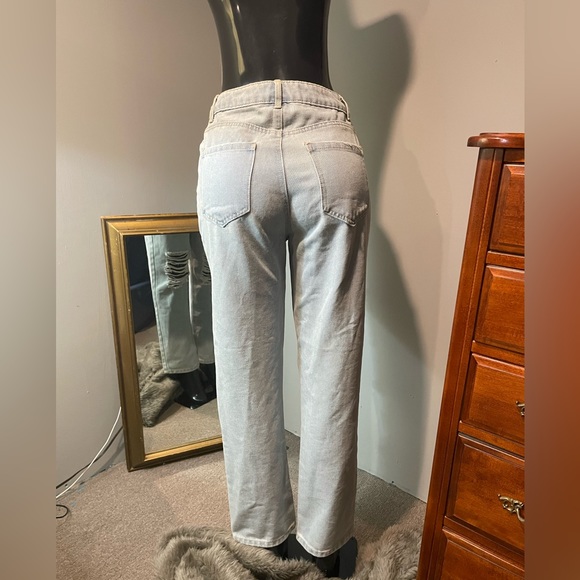 Women’s 90’s Cut Jeans ( 7 ) - Picture 3 of 3